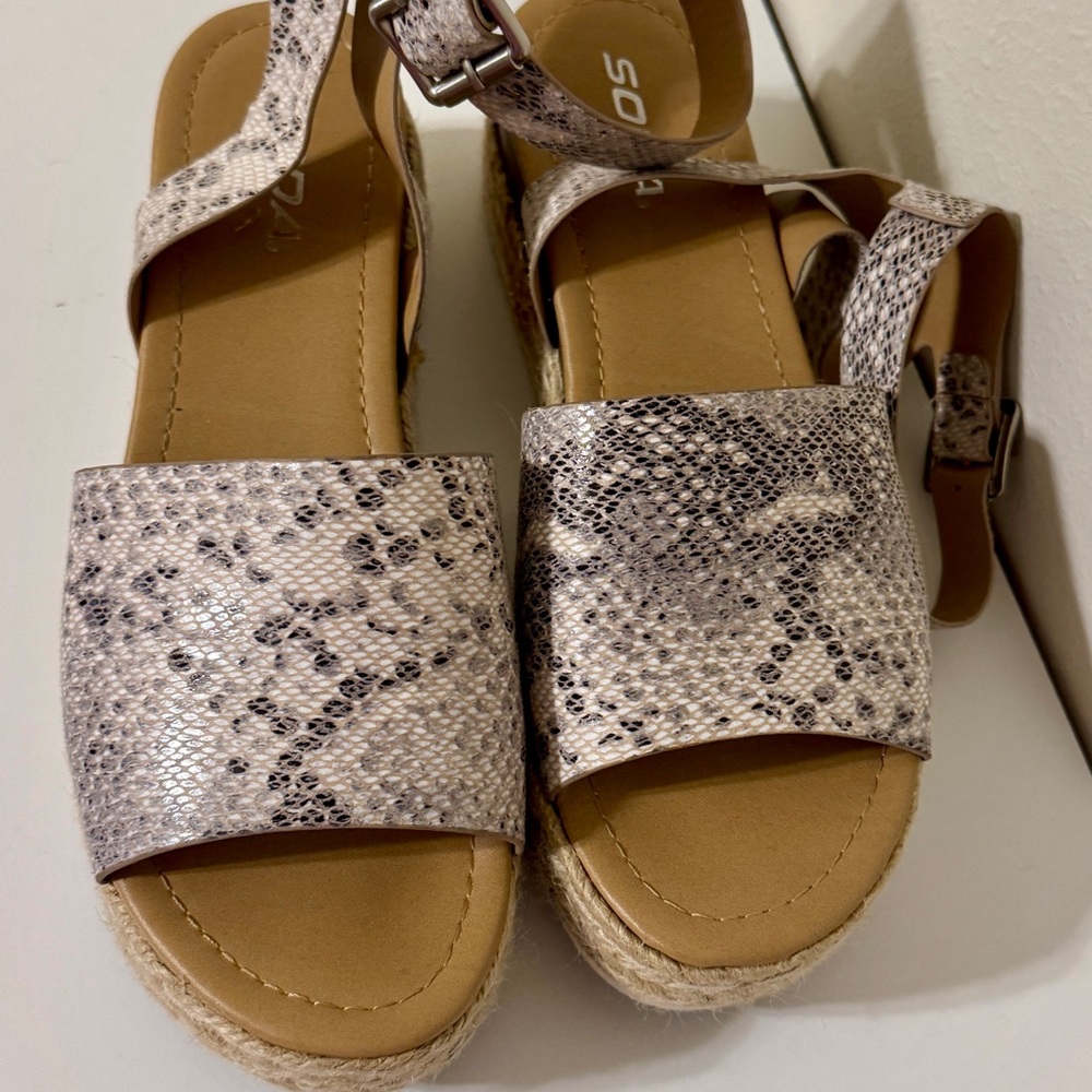 Soda Women's Beige Snakeskin Sandals